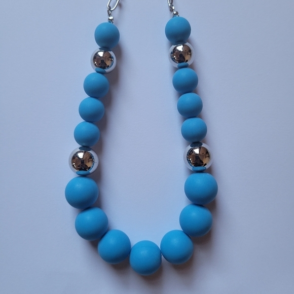 Necklace w/ earrings - Picture 3 of 5
